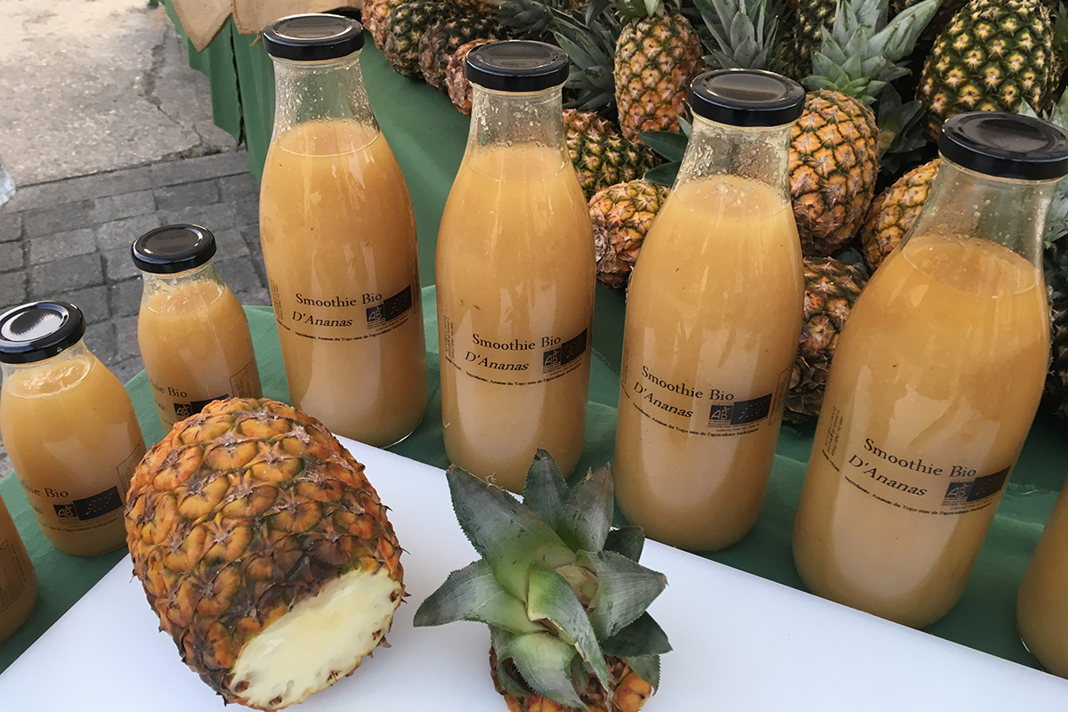 100% pur jus d'ananas bio à retrouver sur les marchés Yovo Bio